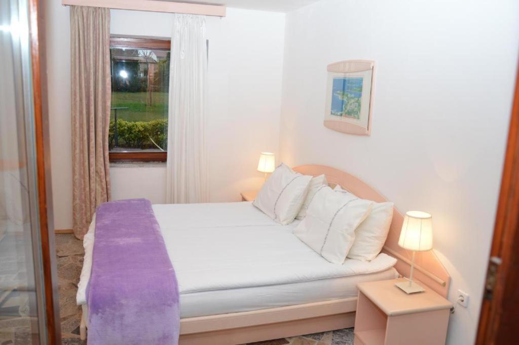 Apartments Athena Nova Vas  外观 照片