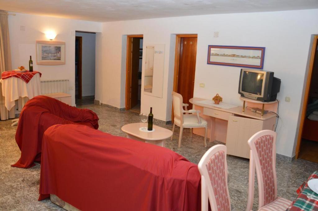Apartments Athena Nova Vas  外观 照片