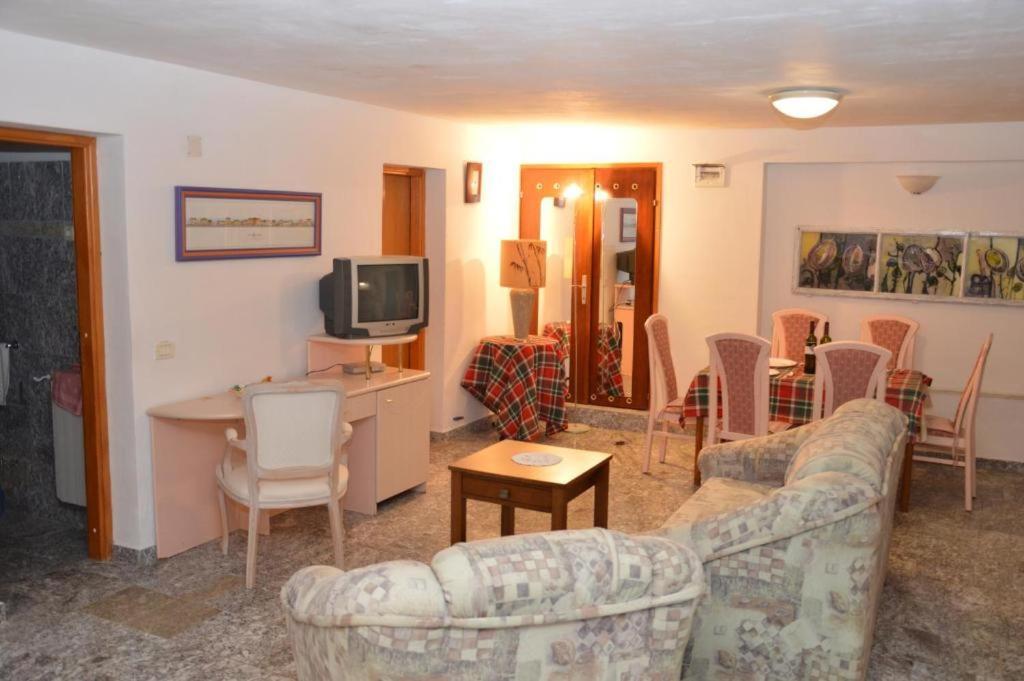 Apartments Athena Nova Vas  外观 照片